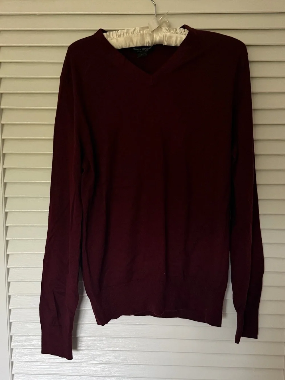 Banana Republic Men's V-Neck Sweater - Burgundy